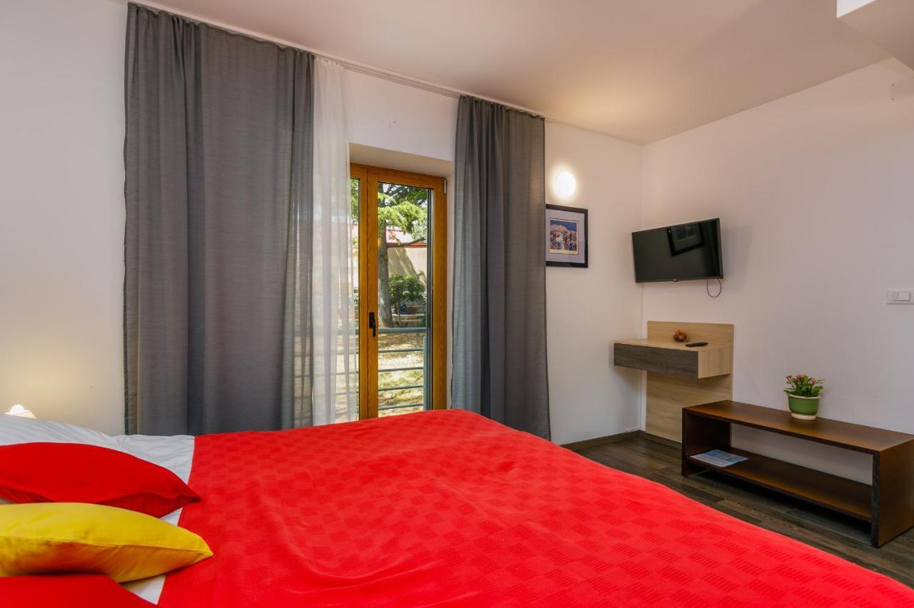 Studios Nada Krk Town Extérieur photo